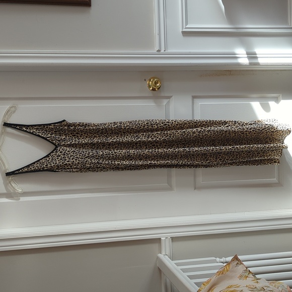 Leopard Print Negligee With Matching Robe - Picture 2 of 8